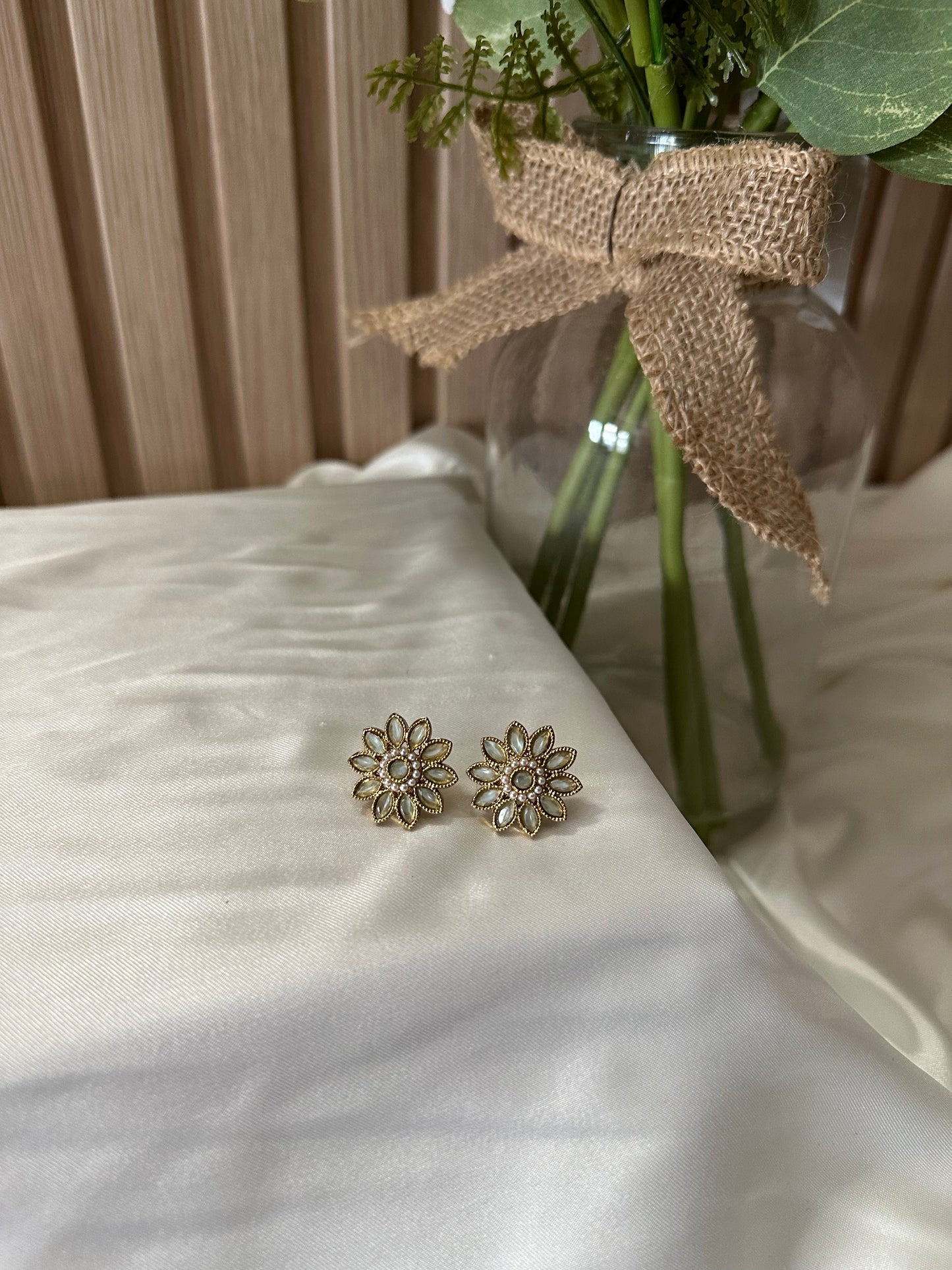 Agra Studs