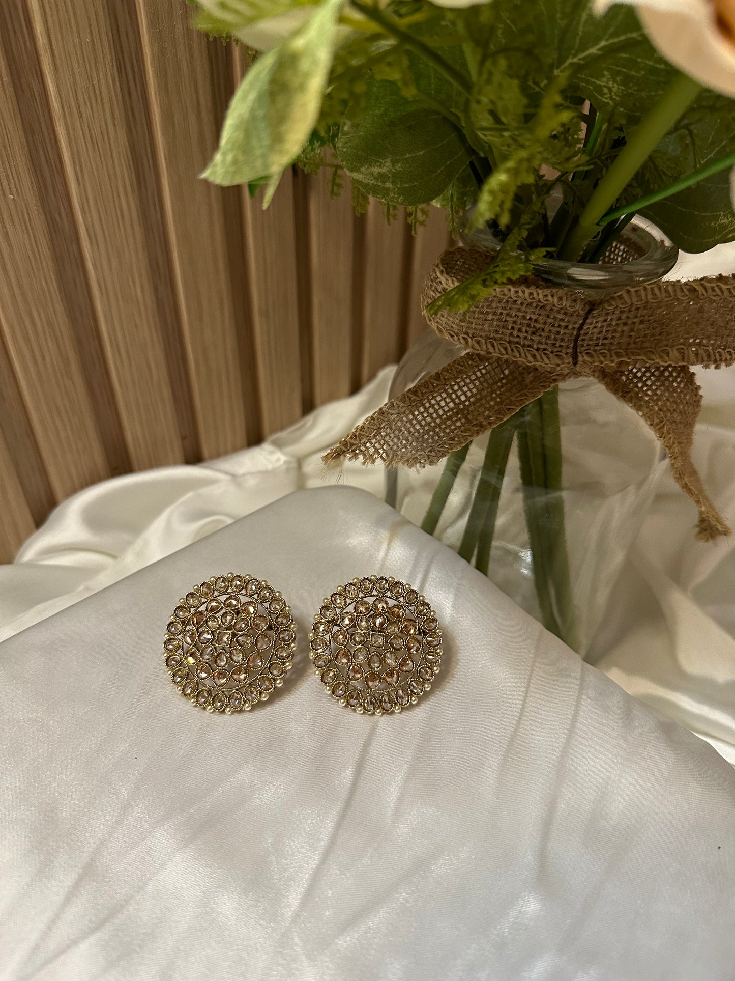 Maio Studs