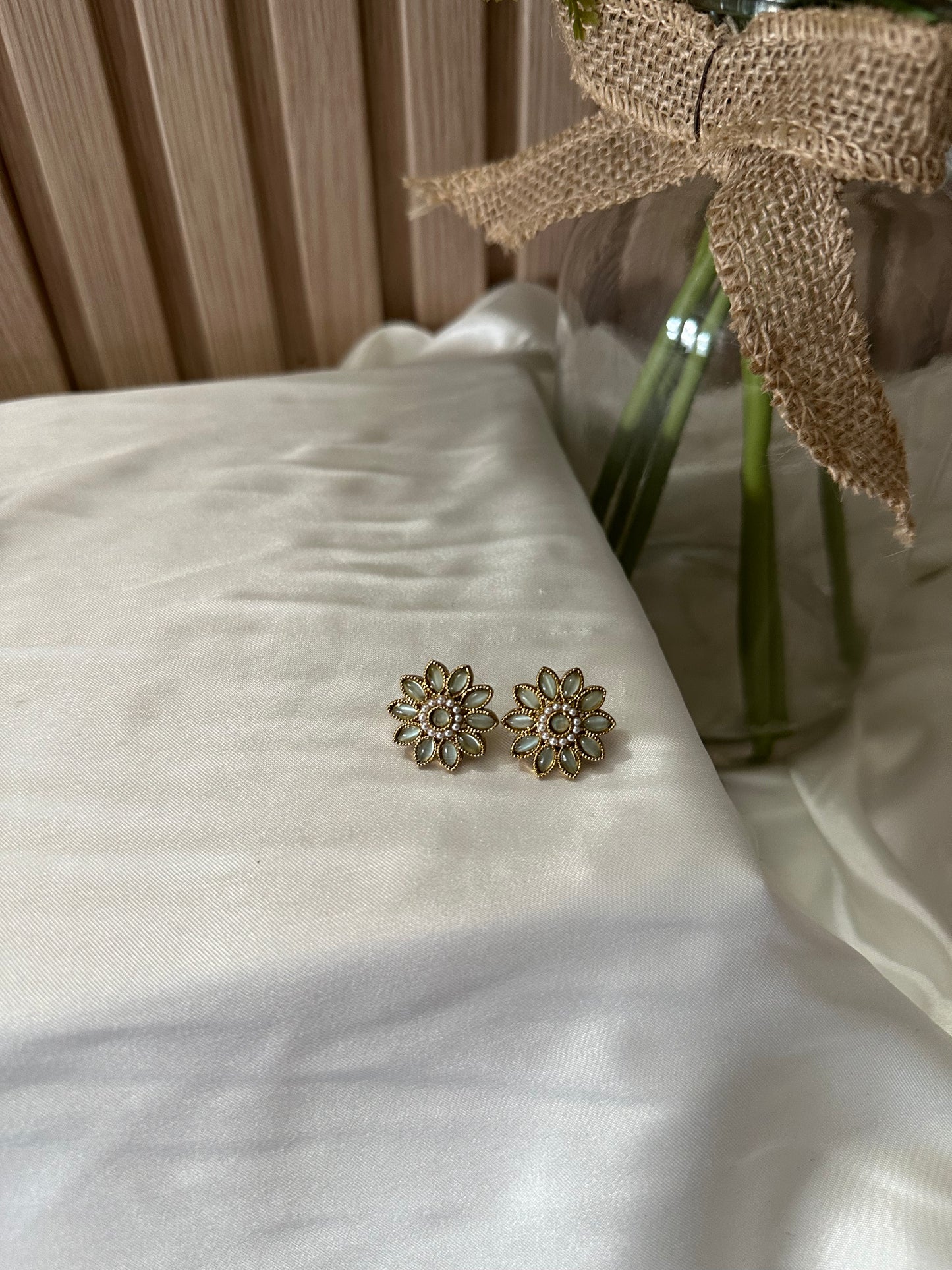 Agra Studs