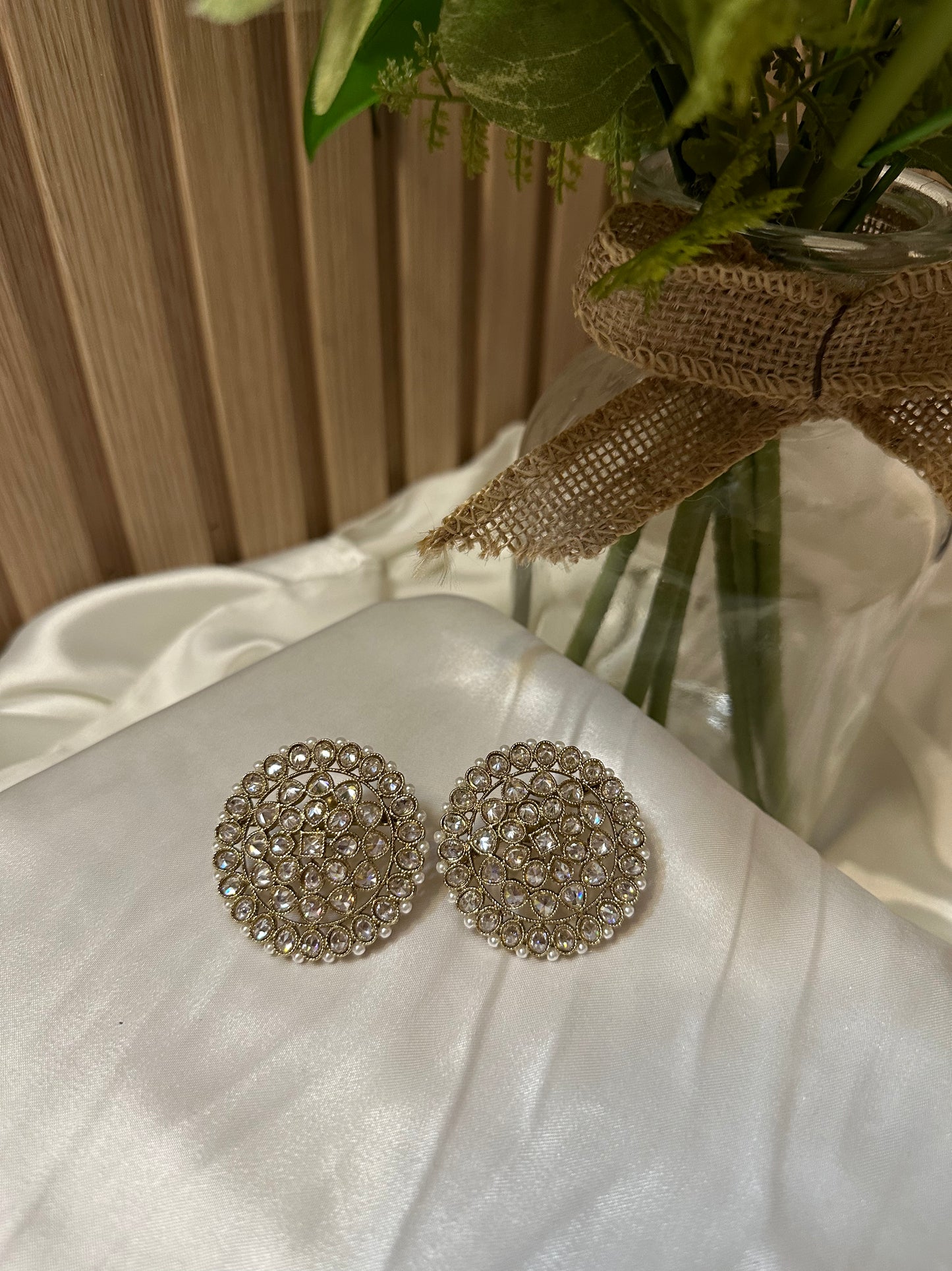 Maio Studs