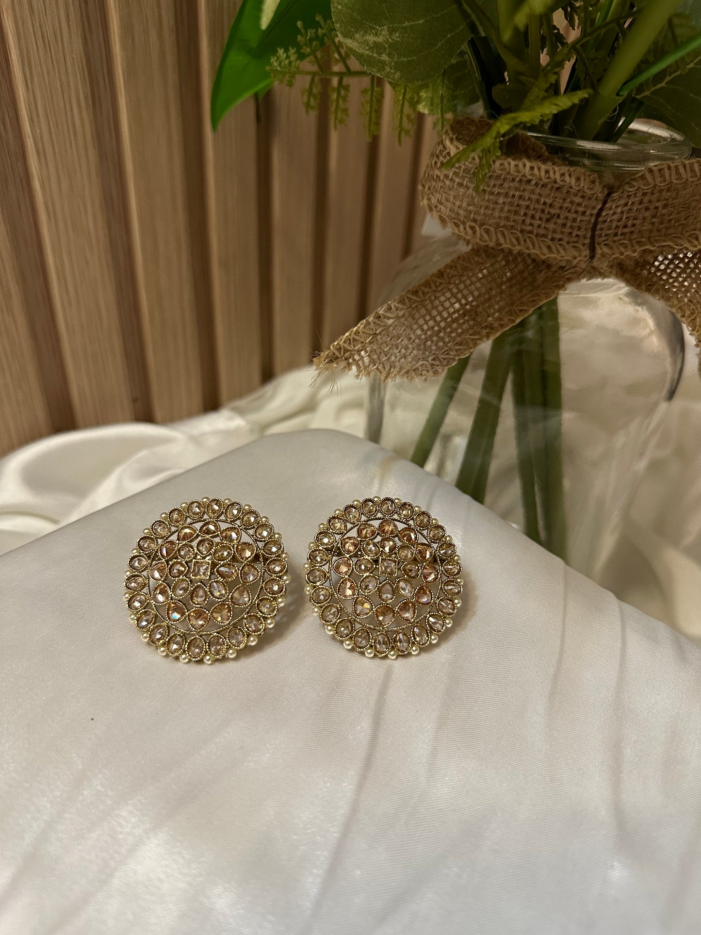 Maio Studs