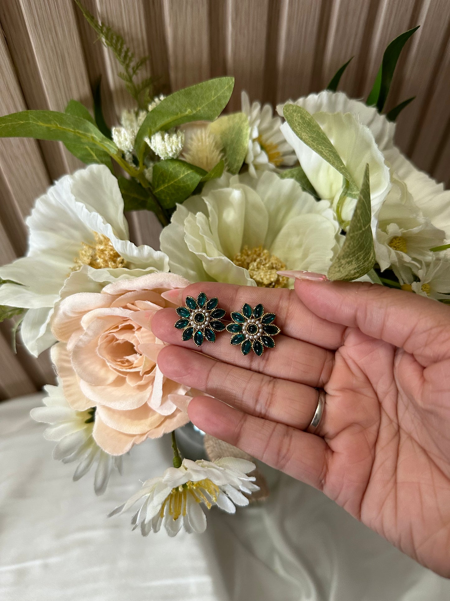 Agra Studs